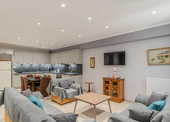 Dionysis Elegant Cozy Filiatrá