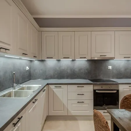 Dionysis Elegant Cozy