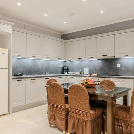 Dionysis Elegant Cozy