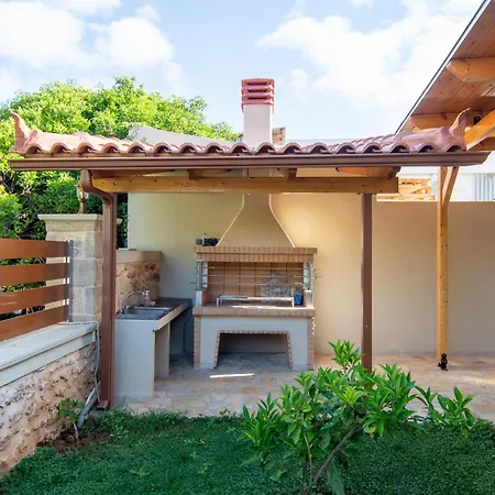 Dionysis Elegant Cozy アパート フィリアトラ