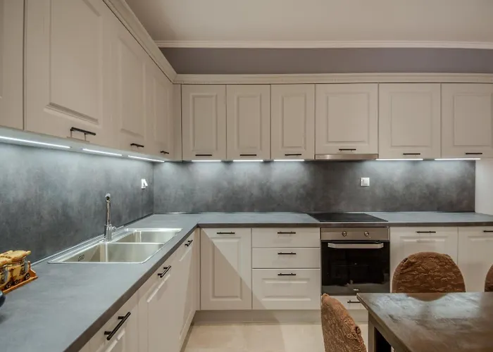 Dionysis Elegant Cozy