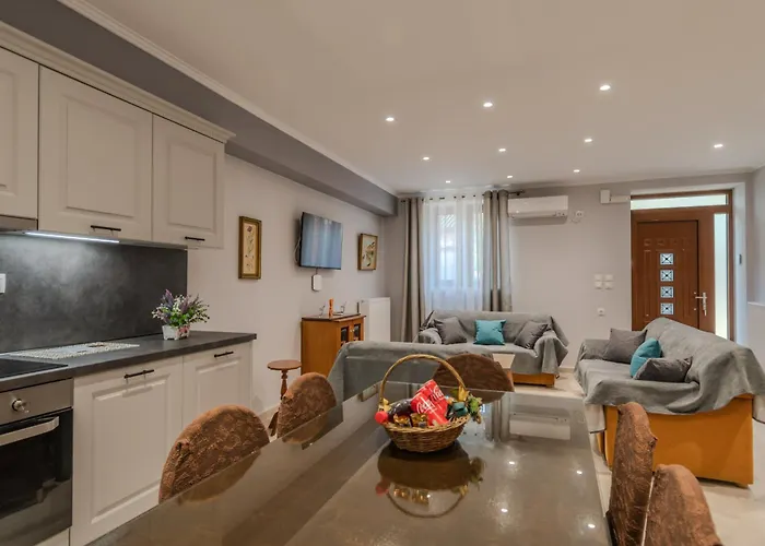 Dionysis Elegant Cozy *