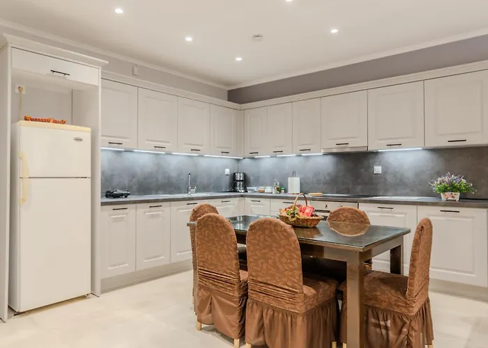 Dionysis Elegant Cozy